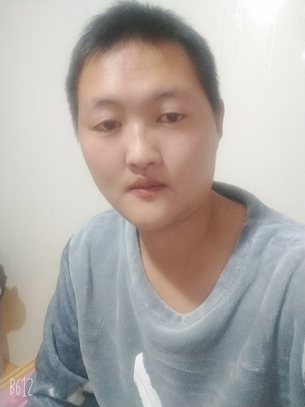 烟圈里透着伤的第一张照片--三明交友网